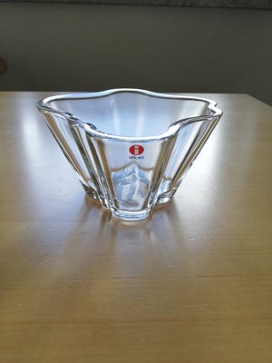 Glas, Skål, Iittala, Alvar Aalto skål mrk. Iittala farve: klar
Mål: Ø 13 cm H 7,5 cm
Aldrig brugt
Ka