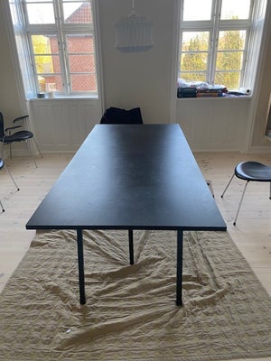 Spisebord, Linoleum, Hay , b: 92 l: 200, Hay loop stand table.

Sort spisebord i linoleum. Ben i lak