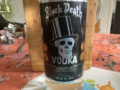 Vin og spiritus, Vodka, unikart Black Death Vodka på 60 % fra 1987 Original 1liter Bottle Slash Guns
