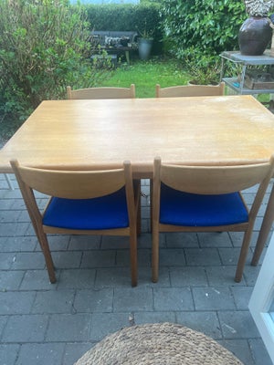 Spisebord, Eg, Retro dansk design, Spisebord med hollandsksudtræk 
Pris 3500,-

4 stole sælges for 3