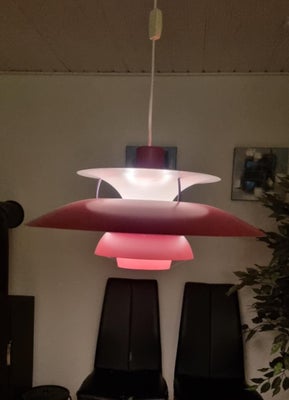 Louis Poulsen, PH, pendel, Designet af Poul Henningsen 

Fremstillet af Louis Poulsen 

Flot vinrød 