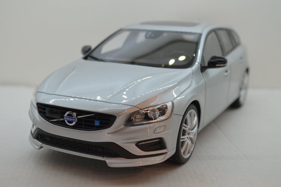 Modelbil, DNA Volvo V60, skala 1:18