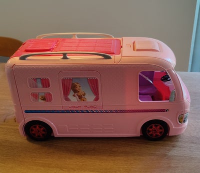 Barbie, Barbie autocamper, Barbie autocamper, Barbie sommerhus samt Barbie og Ken i kørestol sælges 