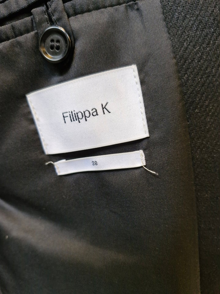 Frakke, str. 38, Filippa K