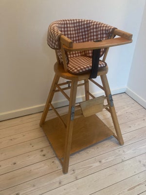 Højstol, Retro høj stol med hynde. Stolen kan klappes sammen til legebord.