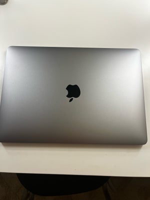 Mac Pro, God, MacBook pro 13 sælges fordi jeg har købt ny. Den er 4 år gammel, købt i 2019. 
Compute