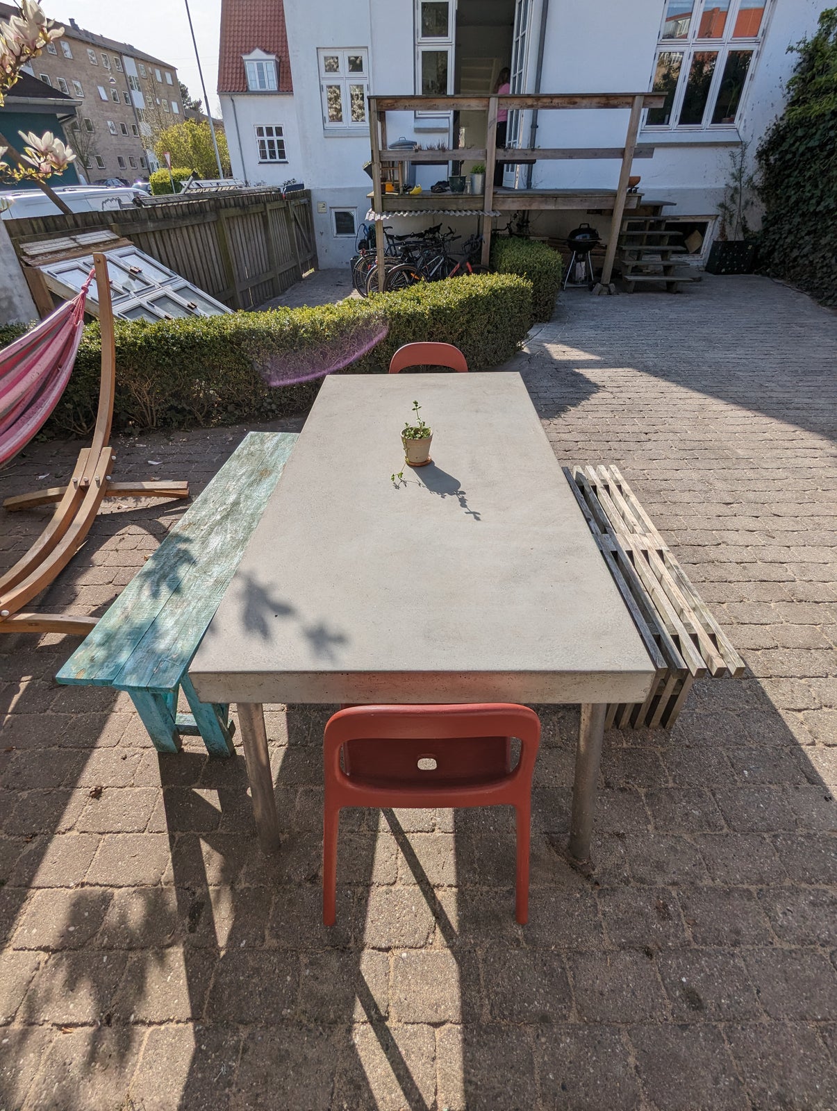 Spisebord, Beton og rustfrit stål, Peter Morten Voss.