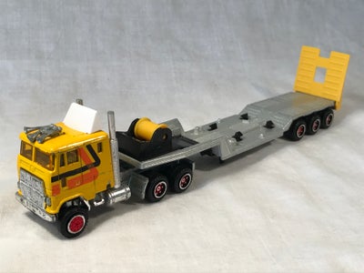 Biler, Majorette, Lastvogn, En flot Lastvognsæt i to dele hvor Trækker er i gul farve og Trailer er 