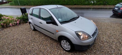 Ford Fiesta, 1,4 Ambiente, Benzin, 2006, sølvmetal, træk, nysynet, klimaanlæg, aircondition, ABS, ai