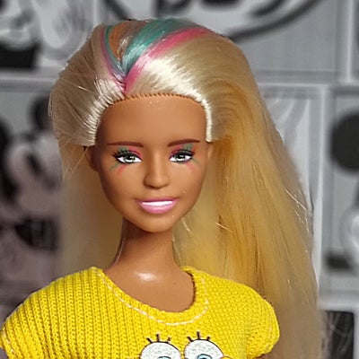 Barbie, OOAK, Vintage Barbie krop med hoved fra color reveal havfrue. Hovedet er limet på og venstre