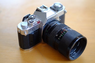 Canon, AV-1, spejlrefleks, God, fint analog kamera med Canon FD 25-70mm zoom linse.