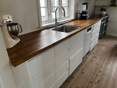 Køkken, komplet, Ikea, Køkken fra 2021, incl. 40 mm massiv træbordplade i flot stand, alle elementer