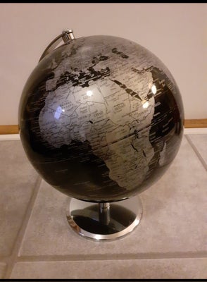 Mini Globus, Sort med sølv.
27cm