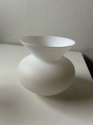 Vase, Vase, Holmegård, Hvid glasvase fra Holmegård