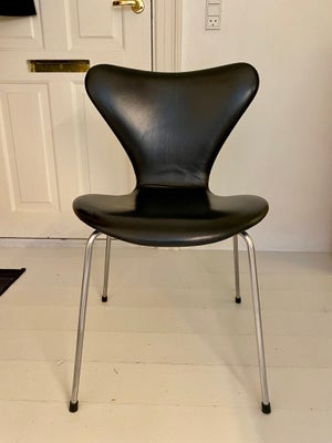 Fritz Hansen, stol, Syver, Seks Arne Jacobsen 3107 Syver spisebordsstole med fuldpolstret sort læder