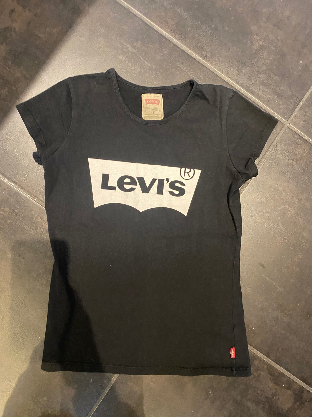 T shirt levis on sale glitter