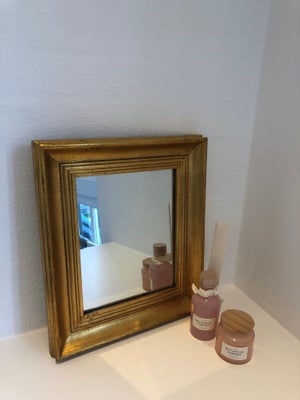 Anden type spejl, Ældre spejl i guldfarve med naturlig patina, ingen skader i spejlet. Spejlet er ik