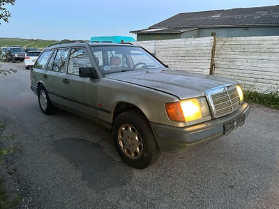 Mercedes GE230, 2,3, Benzin, 1988, km 330000, champagnemetal, træk, 5-dørs, servostyring, Starter og