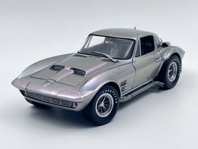 Modelbil, EXOTO - Corvette Grand Sport Coupe, skala 1:18, 1963 Chevrolet Corvette Grand Sport Coupe 