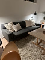 Fin grå polstret sofa