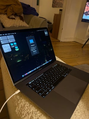 MacBook Pro, 15” 2019, I7 GHz, 16 GB ram, 256 GB harddisk, Perfekt, Super lækker arbejdshest i den s