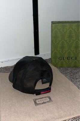 Kasket, Gucci, str. M,  Sort,  Ubrugt, Gucci Black Snake Cap
Hel ny, slet ikke brugt 

