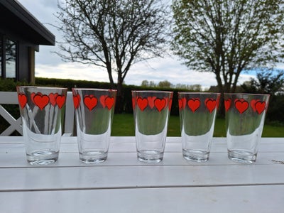 Glas, Glas, 2 typer af drikkeglas med de fineste hjerter på. 
5 af de store glas
4 af de mindre glas