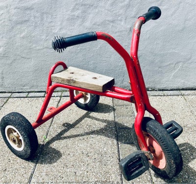 Unisex børnecykel, trehjulet, Rød Trehjulet Retro cykel, Sjov ældre rød trehjulet cykel i stærk soli