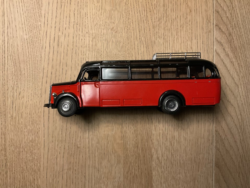 Modelbus