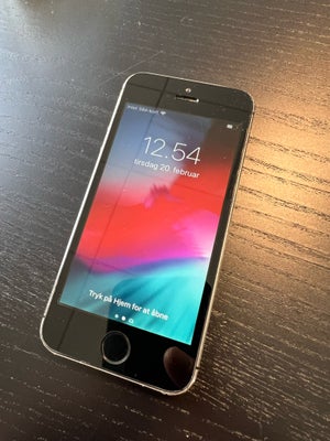 iPhone 5S, 16 GB, grå, God, Rigtig fin iPhone 5s der vil gøre det godt som første telefon. 

FYI - b