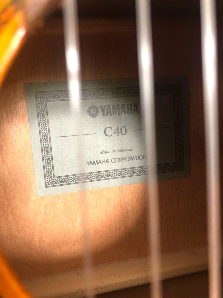 Klassisk, Yamaha C40