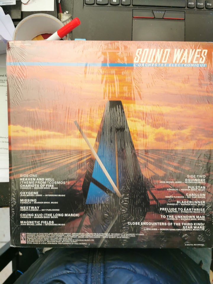 LP, Sound Waves, L'orchestre electronique