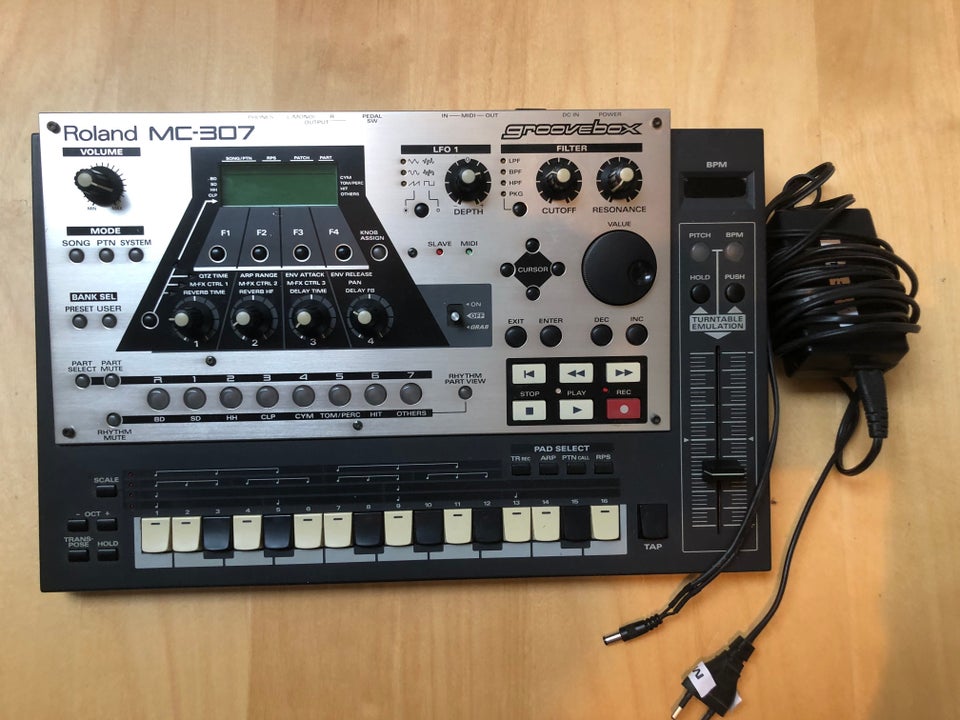 Groovebox, Roland MC-307 – dba.dk – Køb og Salg af Nyt og Brugt