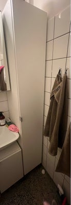 Badeværelsesskab, Ikea, Højt og rummeligt skab til badeværelset, hvor der virkelig er god plads til 