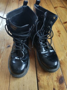 Dr martens lak outlet 40