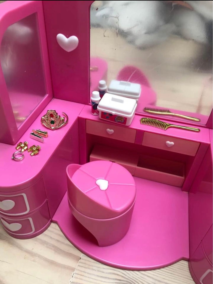 Dukker, “Barbie” Frisørsalon/make-up bord