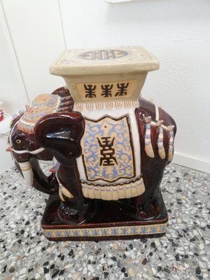 Stor keramik elefant/piedestal, Flot og fejlfri, mål: højde 55cm, længde 50cm og bredde 27cm, kan se