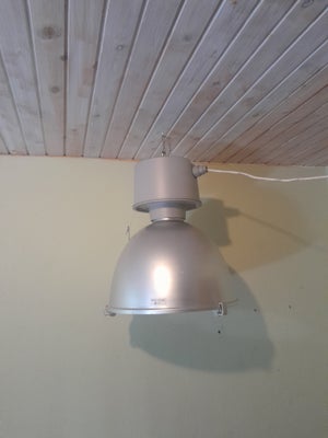 Anden loftslampe, Brugte industri lamper ombygget til e27 fatning. Der er 3 stk i alt  400 kr pr stk