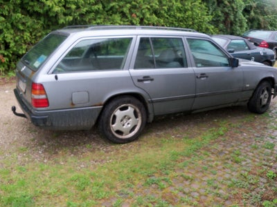 Veteran Mercedes 230TE ST.Car.