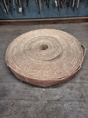 Sandpapir, Korn  36, 50 m . 4 cm bred . God kvalitet.  Se også mine andre annoncer