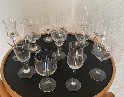 Glas, Forskellige vinglas, Forskellige vinglas - kr. 15,- pr. stk.
De to billeder har forskellige gl