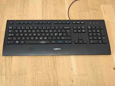 Tastatur, Tastatur, Logitech, Med nordisk layout

Tastaturet har et praktisk ben der kan slås ud , s