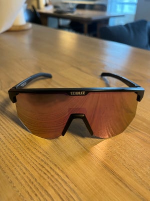 Solbriller unisex, Bliz, Bliz hero unisex sportsbrille, lette og samtidig robuste. Beskyttende mod U