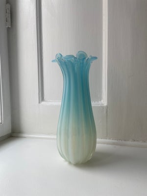 Vase, Vase, Murano, Fin blå opal glas vase af Archimede Seguso. Fin italiensk glas fra murano. 

Kan