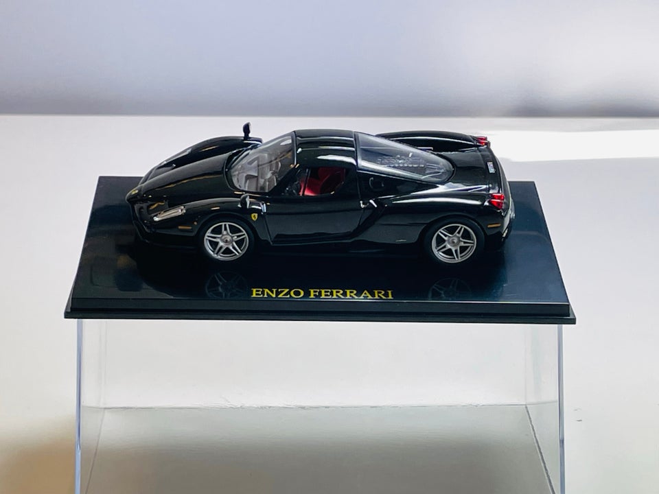 Modelbil, Ixo Enzo Ferrari, skala 1:43