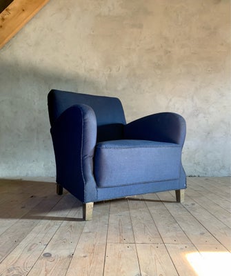 Anden arkitekt, Lænestol, Smuk, blå, overpolstret lænestol.
Dansk snedkermester 1930-1950.
Armlæn er