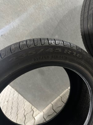 Sommerdæk, Pirelli, 235 / 45 / R18, 70-85% mønster, Pirelli Sommerdæk (4Stk)

2 af dem godt med møns