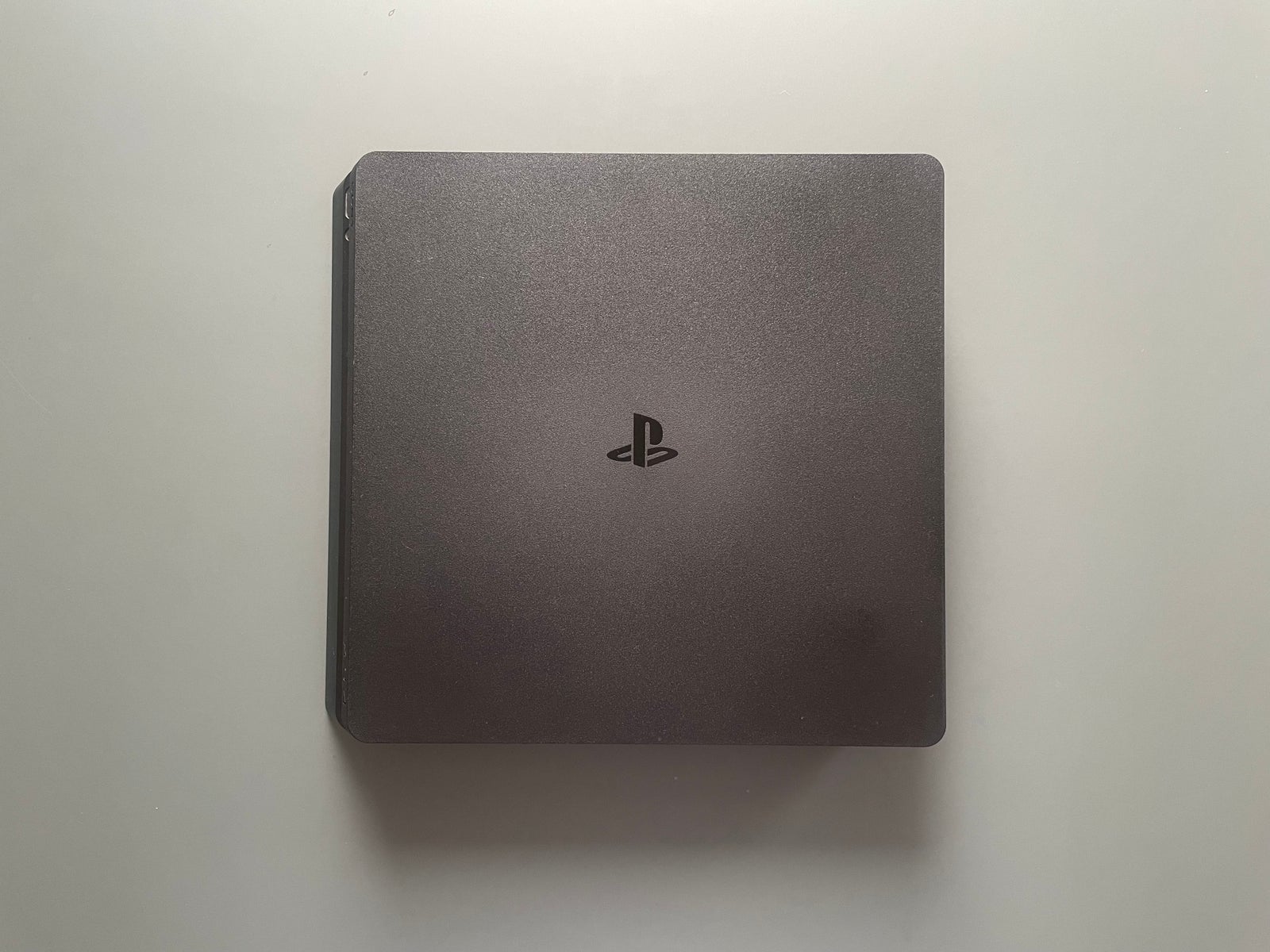 Playstation 4, SLIM 1.500 GB