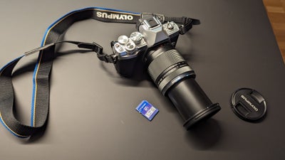Olympus E-M10 Mark III + Zuiko linse, 	4627 x 3479 megapixels, Perfekt, 

Kamera:
Olympus E-M10 Mark