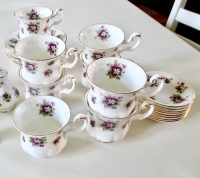 Porcelæn, Kaffestel, Sweet Violets, Royal Albert, Markviol dele i perfekt stand.
8 kaffekopper med u
